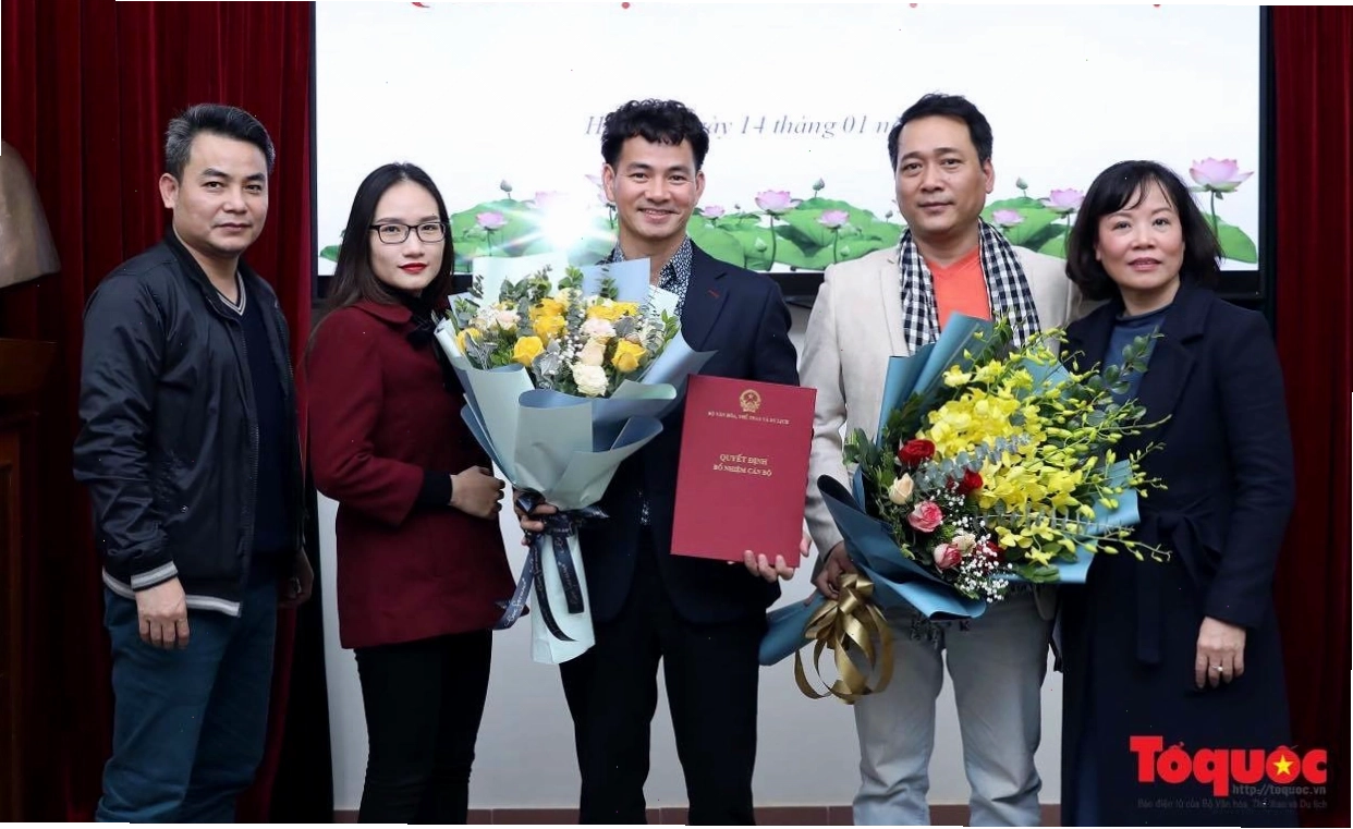 NSND Xuân Bắc trong lễ nhận quyết định bổ nhiệm Giám đốc Nhà hát Kịch Việt Nam