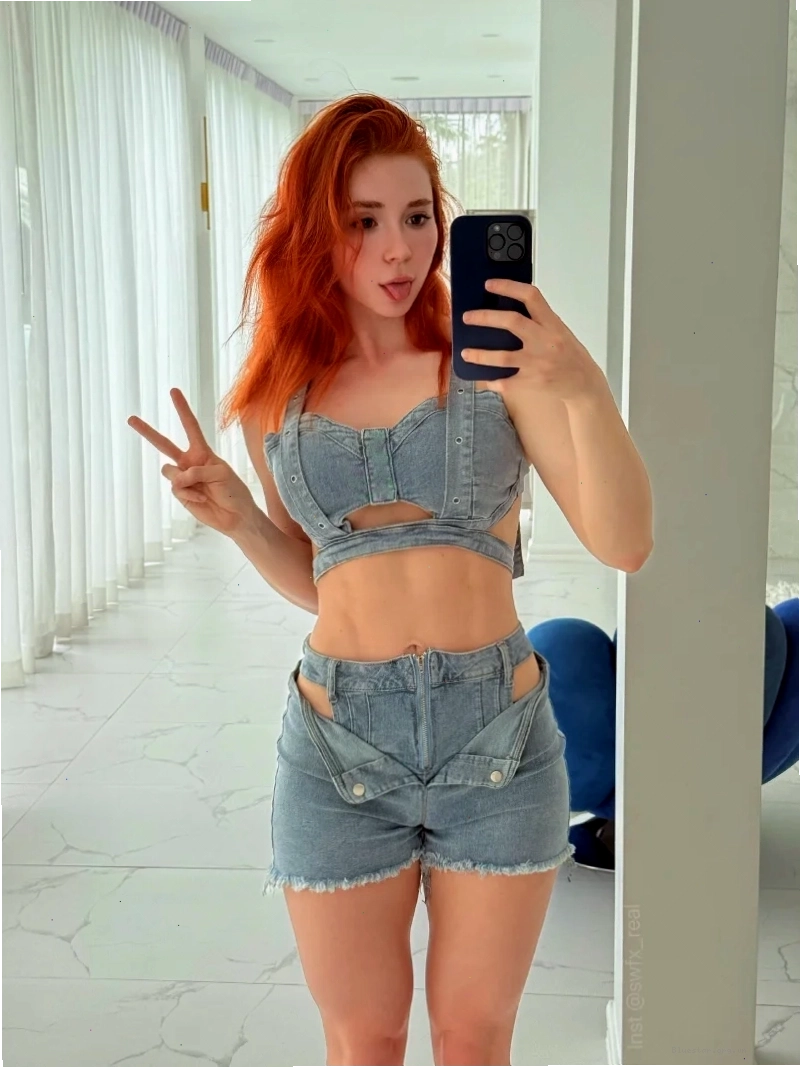 Nữ diễn viên Sweetie Fox với phong thái chuyên nghiệp