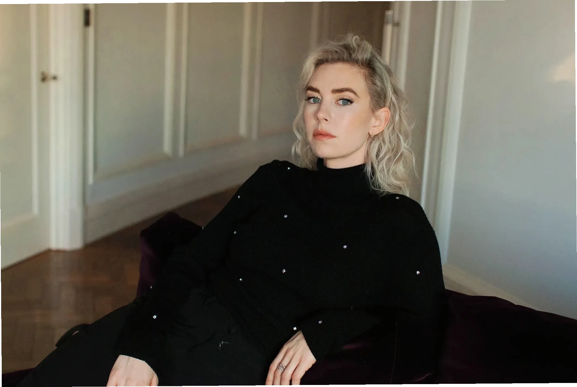 Nữ diễn viên Vanessa Kirby trong vai The White Widow