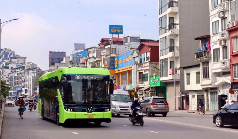 Phương tiện công cộng thuận tiện và dễ dàng di chuyển đến Lotte Cinema Tây Hồ