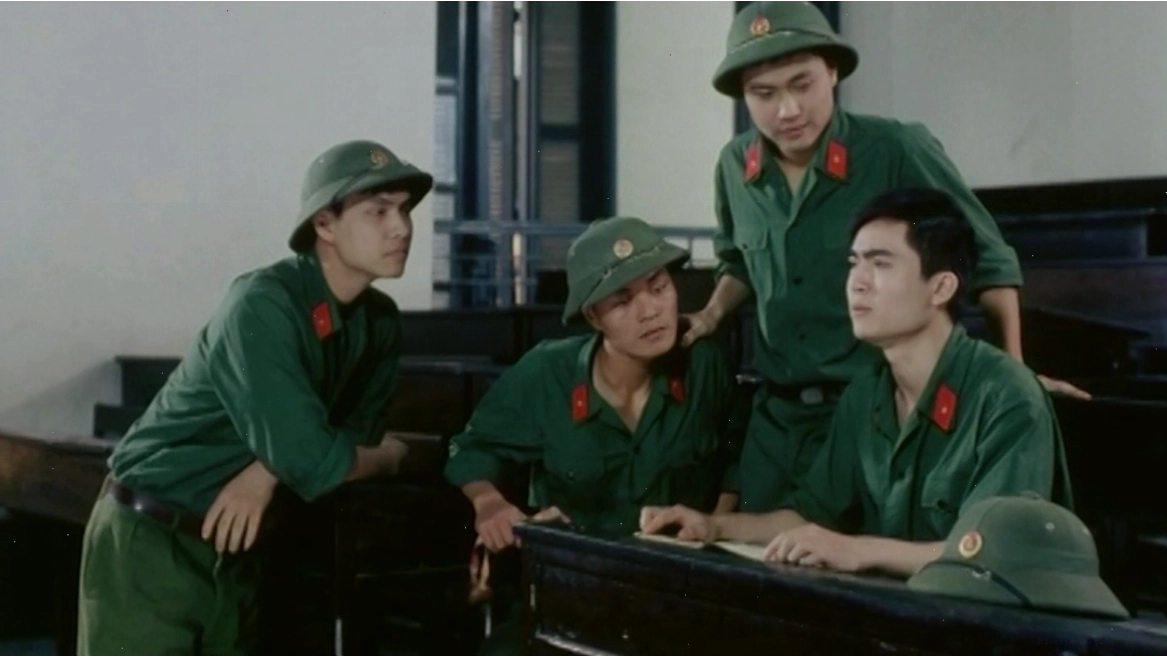 Poster phim Mùi Cỏ Cháy với hình ảnh bốn chàng trai