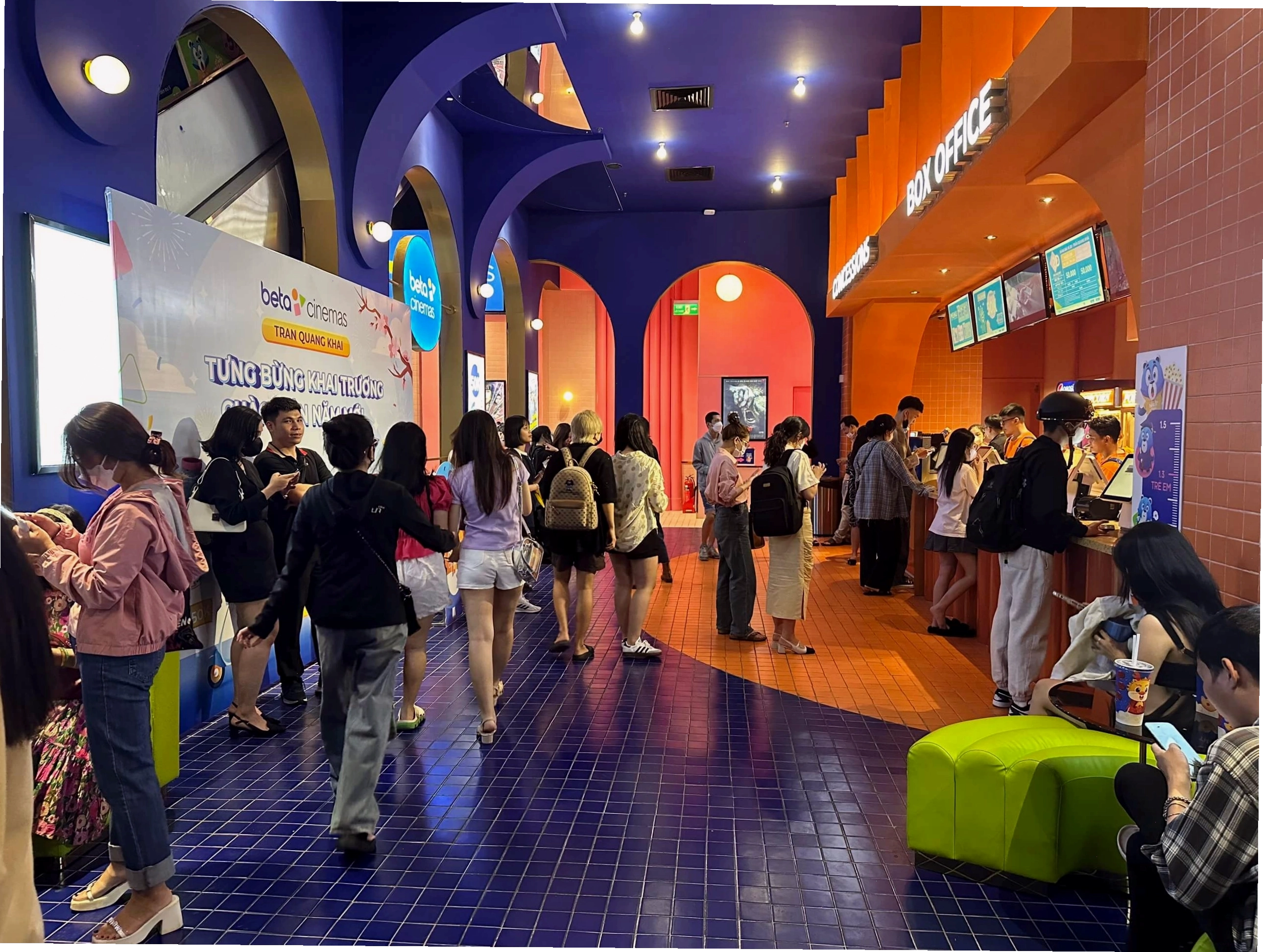 Quầy vé và thông tin phim tại Beta Cinemas