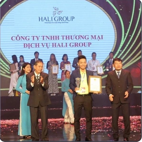 Showroom Haligroup với các sản phẩm được trưng bày tinh tế
