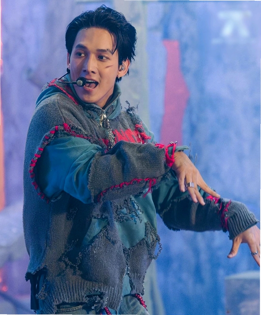 Song Luân với phong thái lịch lãm
