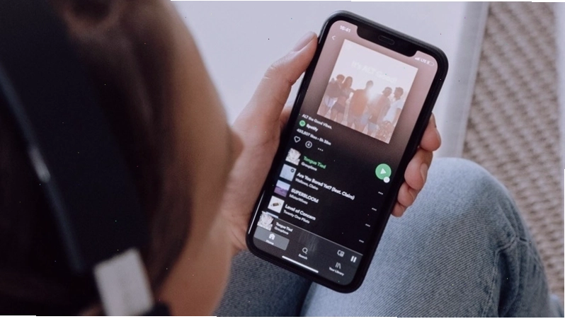 Spotify Mod Premium APK cho phép chuyển bài hát không giới hạn