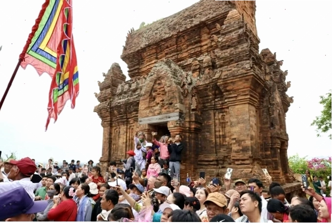 Tháp Chăm cổ kính, nơi diễn ra nhiều nghi lễ quan trọng của Lễ hội Katê