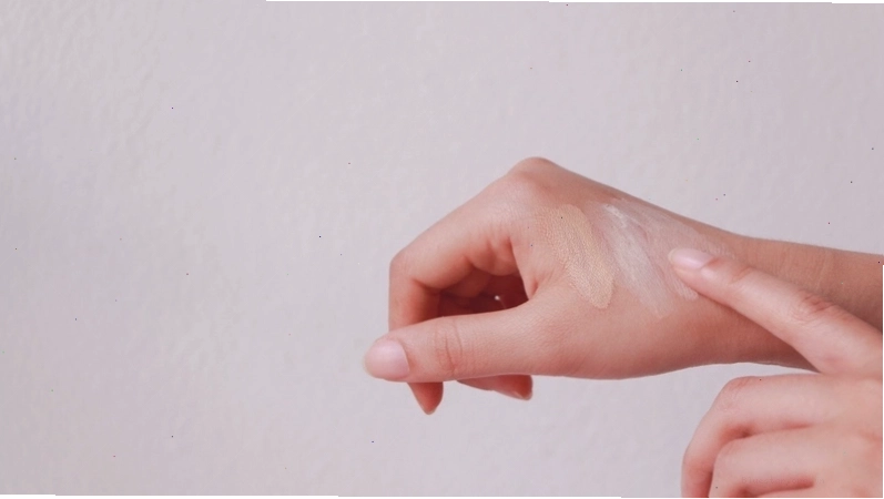 Thử BHA trên vùng da nhỏ trước khi dùng toàn mặt