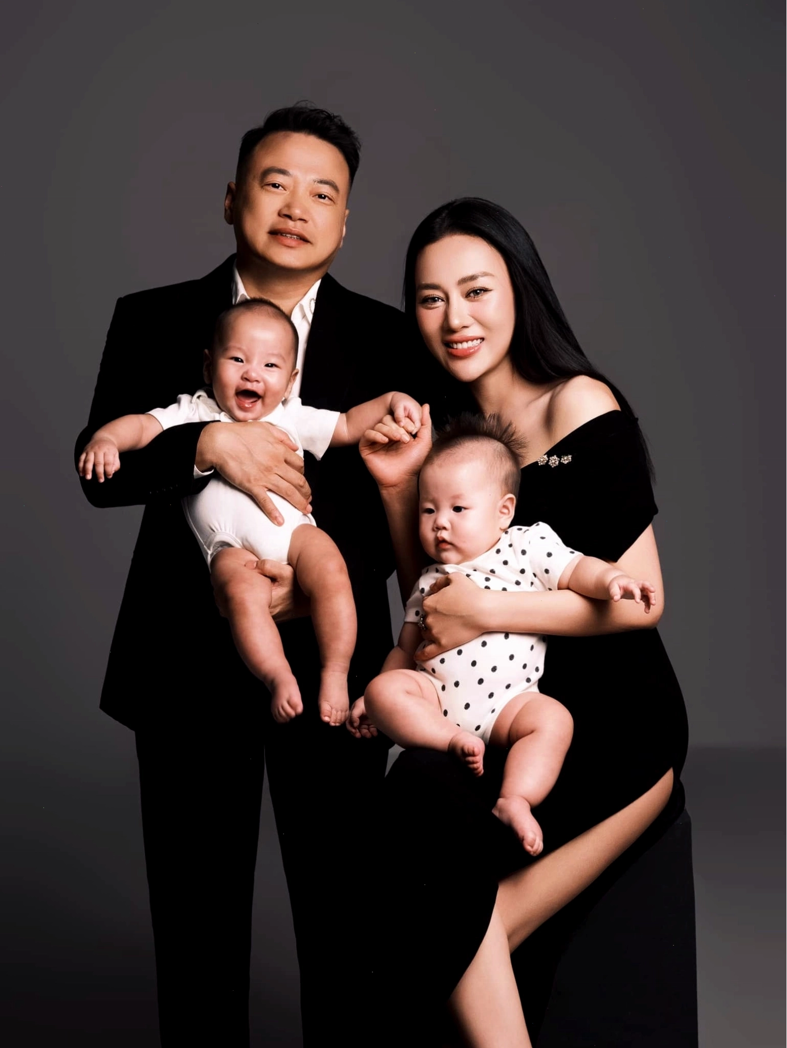 Thu Quỳnh cùng các con