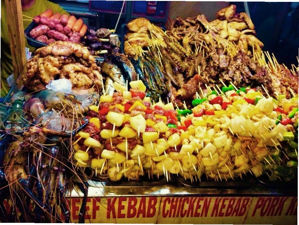 Thưởng thức nhiều món ngon hấp dẫn trên khu phố Bùi Viện
