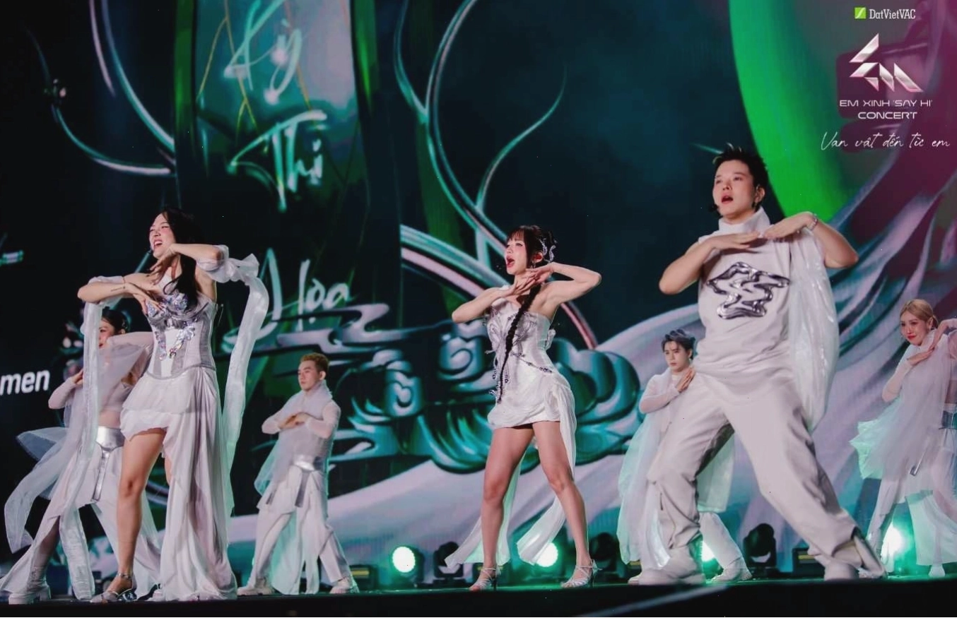 Tiết mục biểu diễn sôi động tại concert Em Xinh Say Hi