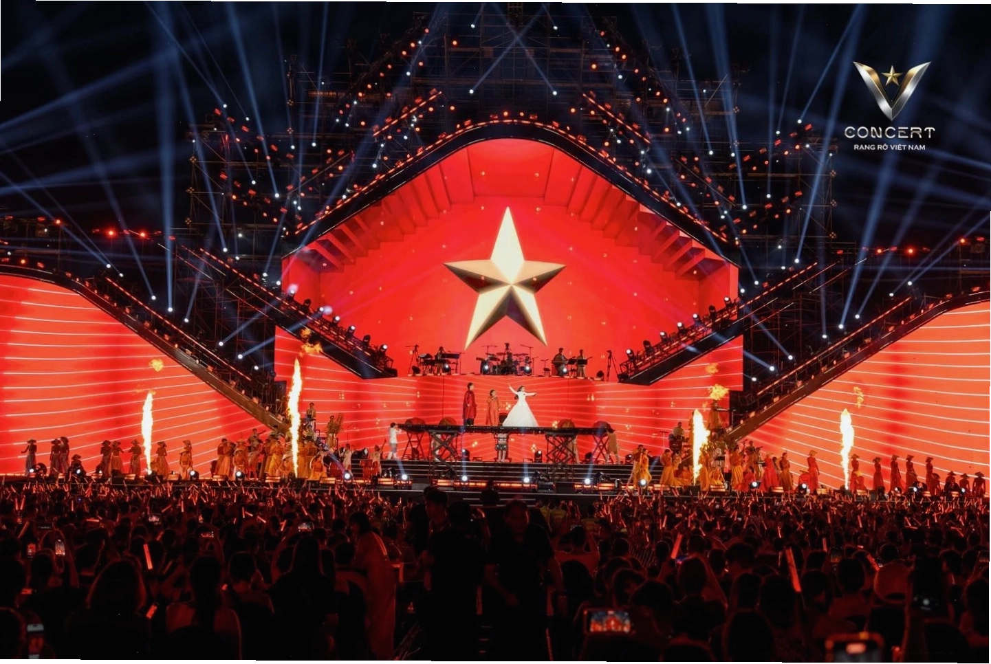 Tiết mục 'Made in Vietnam' mở màn V Concert Rạng Rỡ Việt Nam