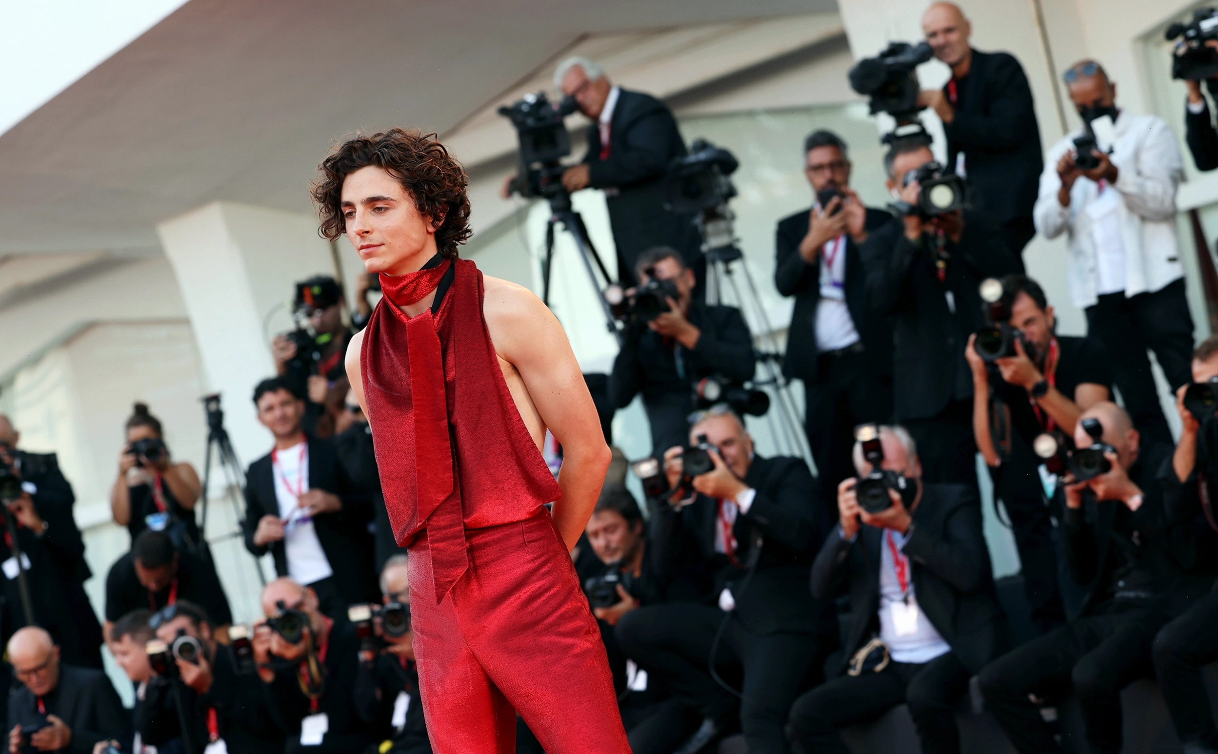 Timothée Chalamet tham dự sự kiện thời trang