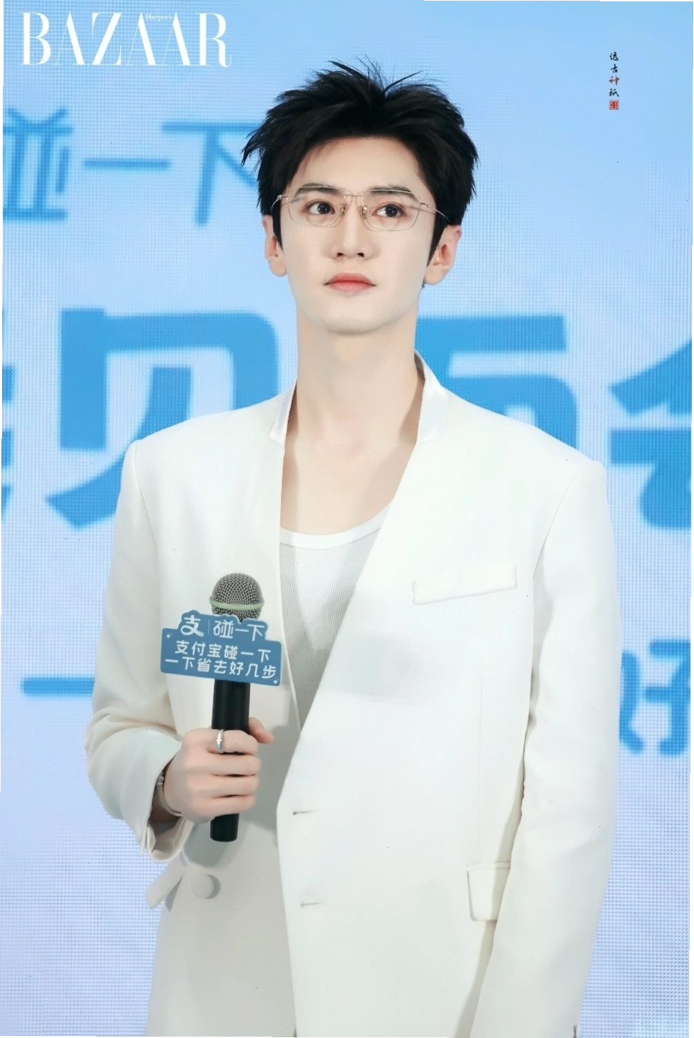 Trần Triết Viễn diện suit trắng tại sự kiện Alipay