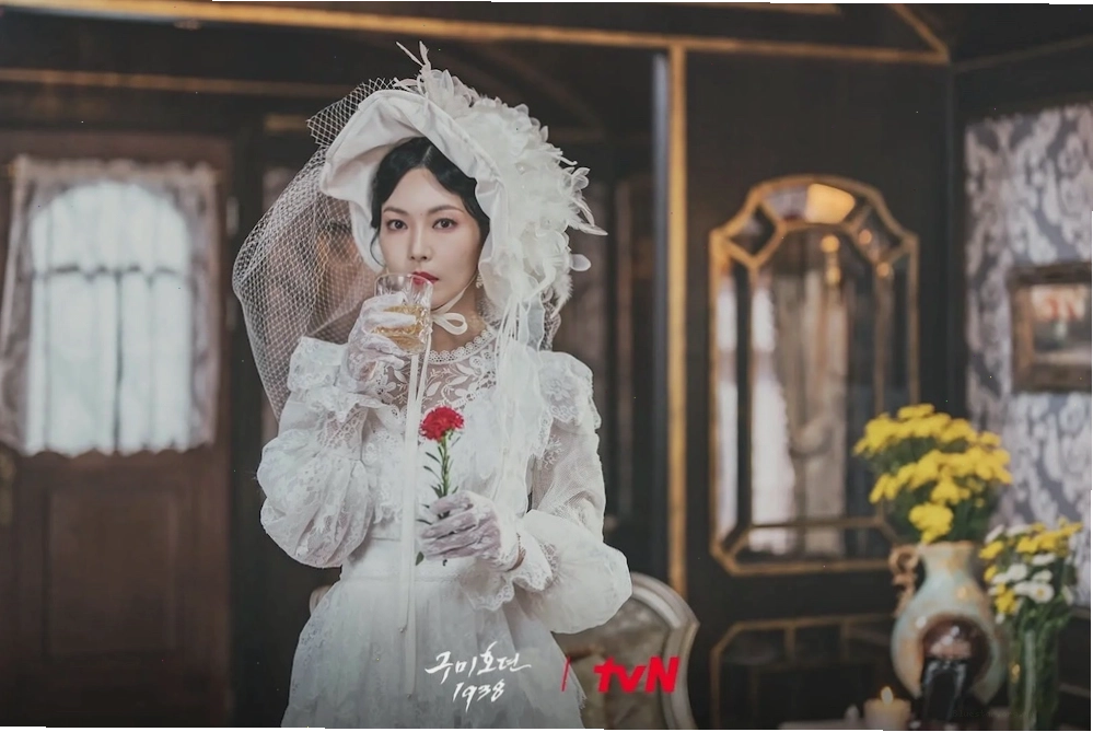 Trang phục ấn tượng của Kim So Yeon