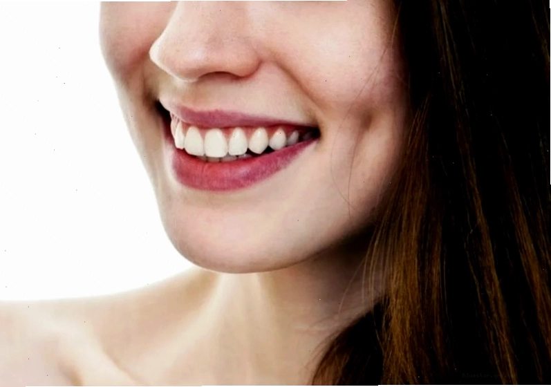 Vị trí má lúm đồng điếu ở rãnh cười gần khóe miệng